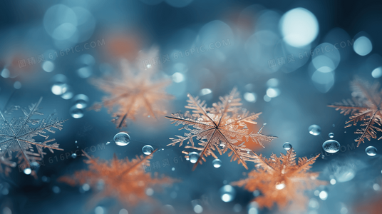 直接点明三个幽灵代表的主题。