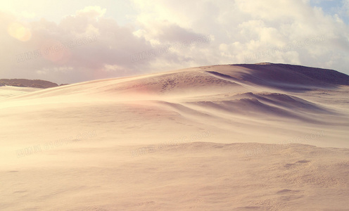 十字路口通行规则解读:直行相撞谁之过?